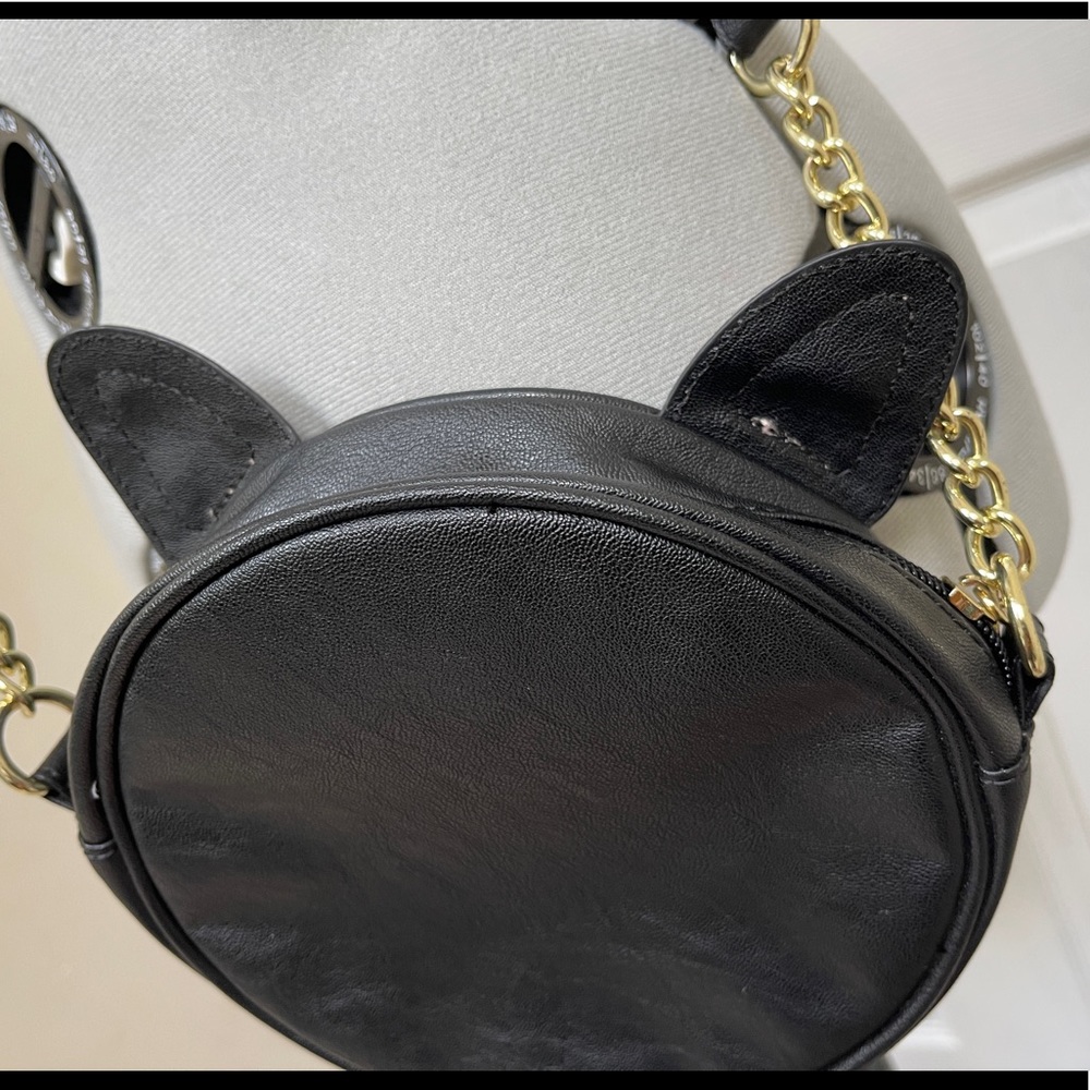 ⭐️Betsey Johnson black and white puppy circle crossbody purse - Picture 6 of 16